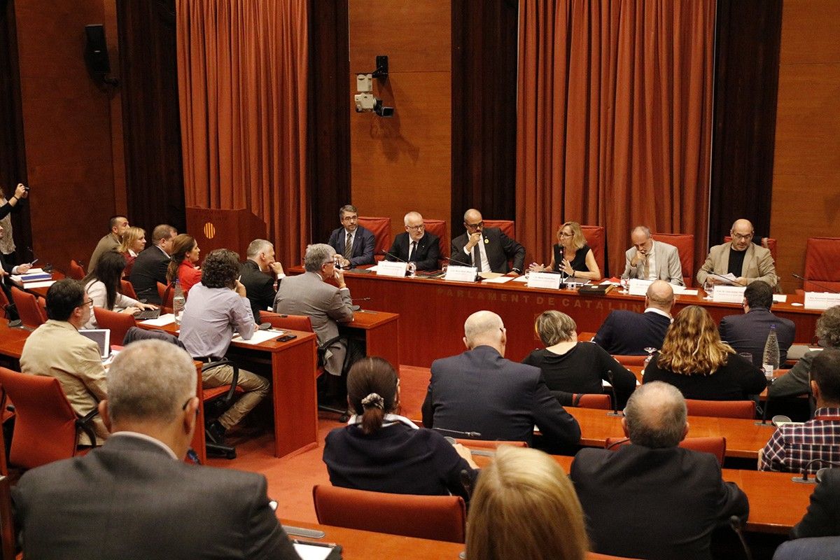 Comissió d'Interior al Parlament de Catalunya, amb la presència del conseller Miquel Buch.