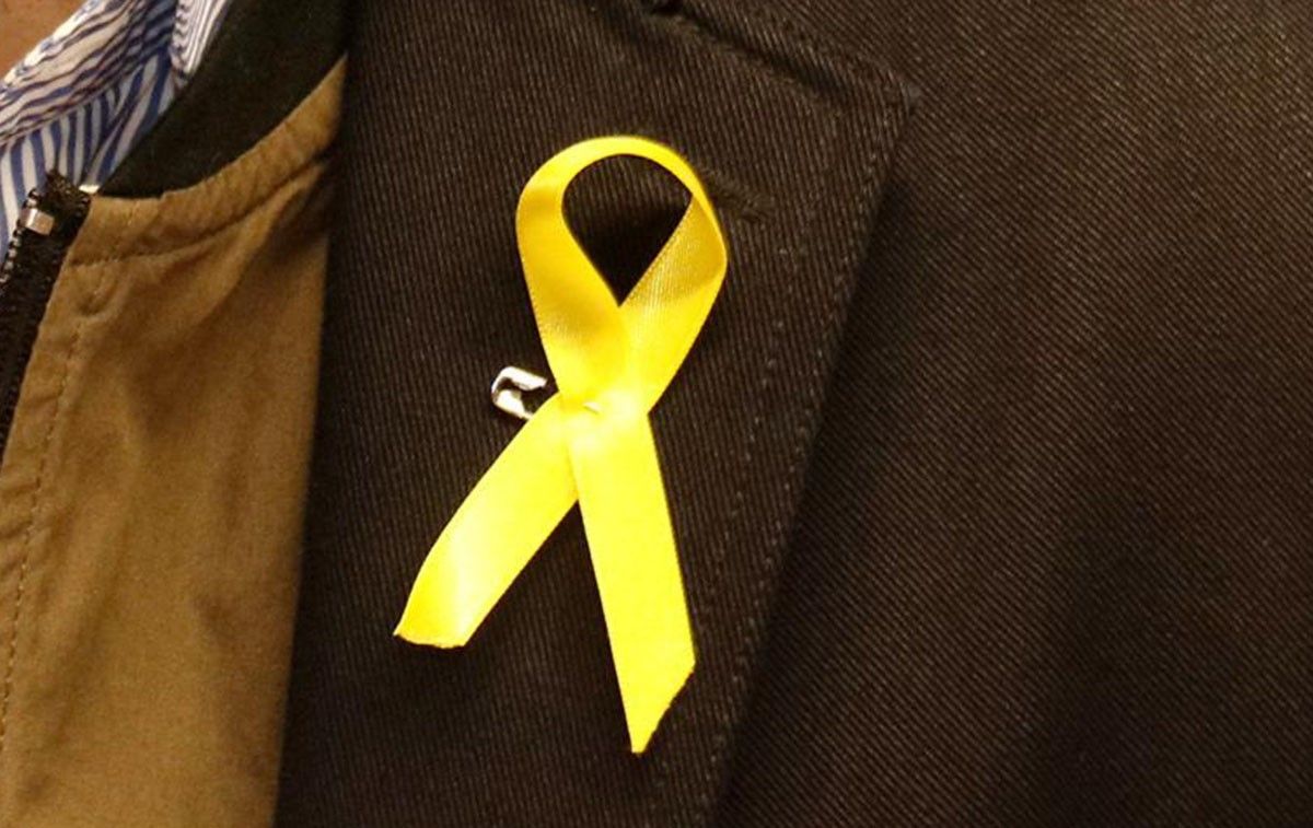 Un llaç groc en suport als presos polítics.