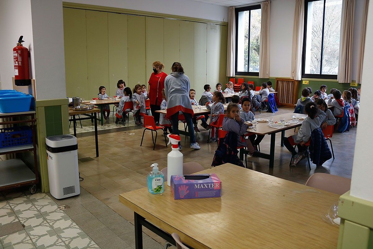 L'escola Salesians de Ripoll ha situat el purificador al menjador