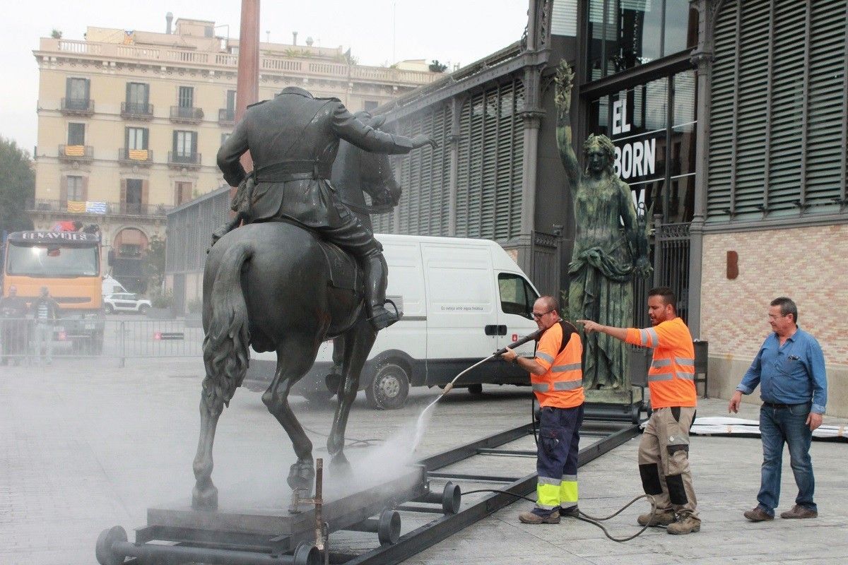 L'estàtua eqüestre de Franco al Born Centre de Cultura i Memòria de Barcelona