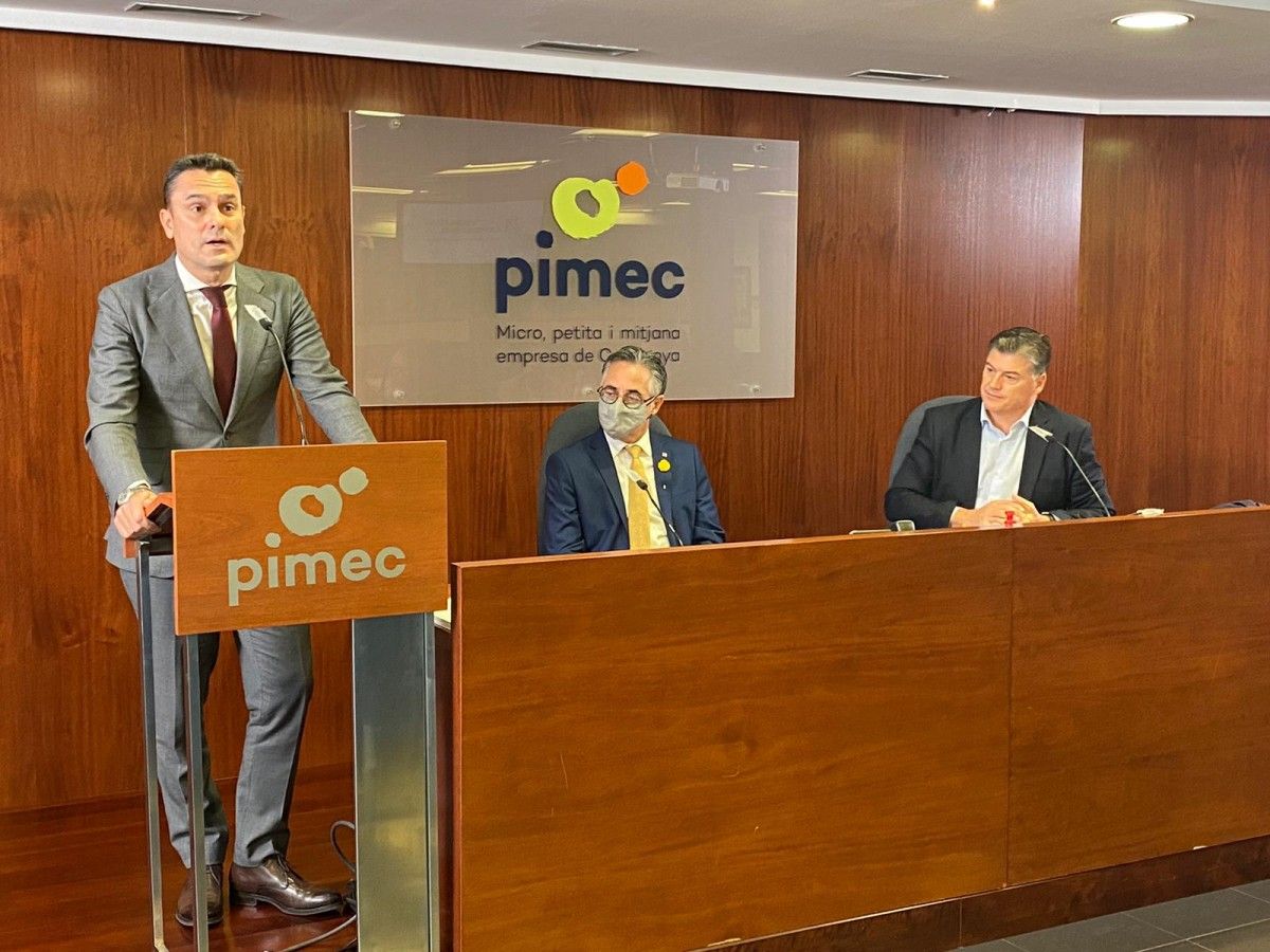 David Giménez, director executiu de Pimec, el conseller Ramon Tremosa i el secretari general de Pimec, Antoni Cañete. 