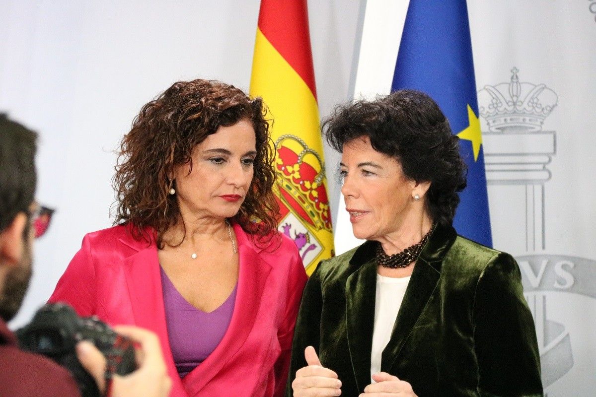 María Jesús Montero i Isabel Celaá, en roda de premsa