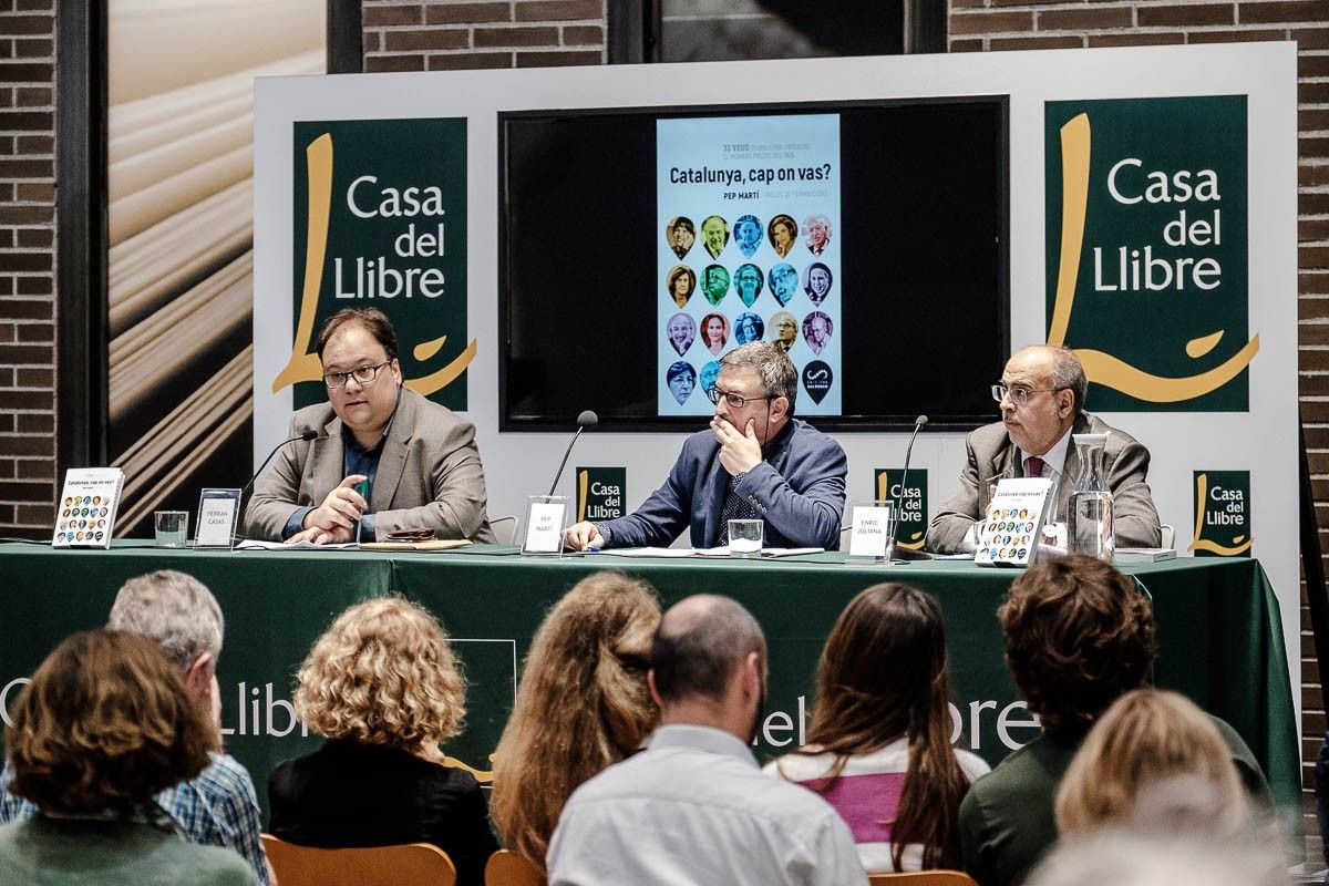 Pep Martí, Enric Juliana i Ferran Casas, en la presentació del llibre 