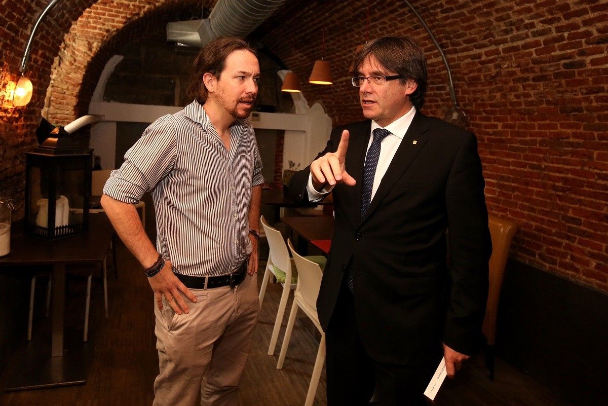 Pablo Iglesias, secretari general de Podem, ha dinat aquest dilluns amb Carles Puigdemont en un restaurant proper al Congrés dels Diputats