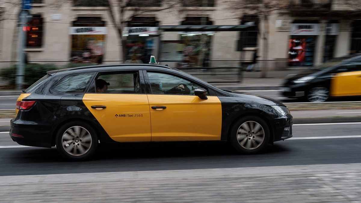 Un taxi al centre de Barcelona.