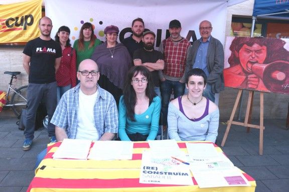 L'equip de la Crida per Sabadell a la seva parada de Sant Jordi