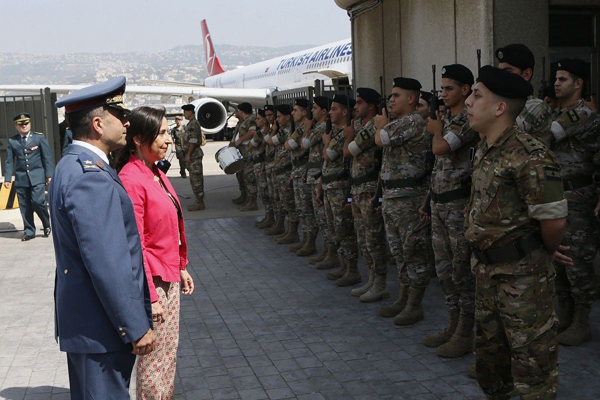 La ministra de Defensa, Margarita Robles, en visita a solats desplegats al Líban.