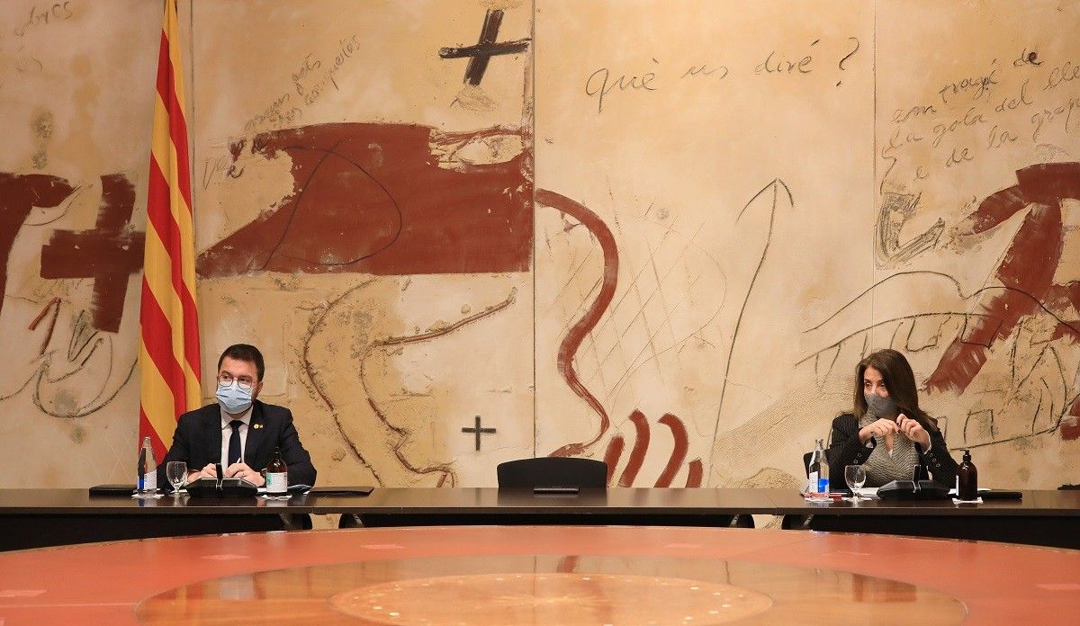 Pere Aragonès i Meritxell Budó, en la reunió del Govern del 26 de gener del 2021.