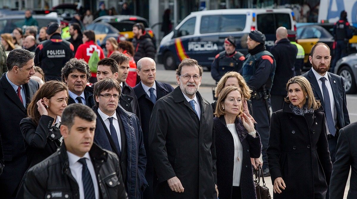 Carles Puigdemont i Mariano Rajoy, en l'homenatge a les víctimes de Germanwings