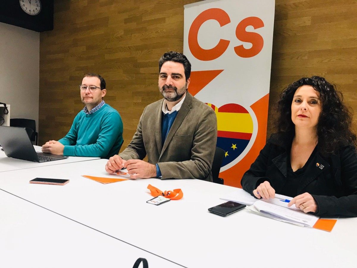 Sergio Blázquez, Aldo Ciprián i Ana Maria Cano en la roda de premsa de Cs. 