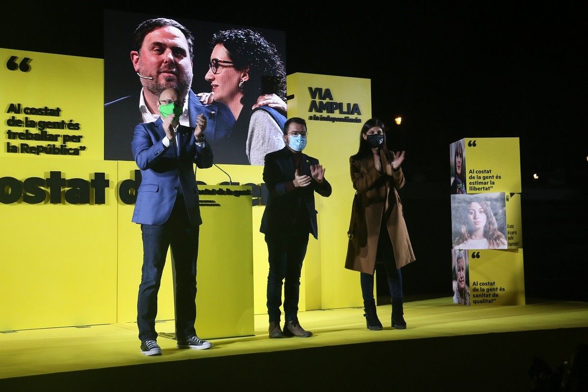 Pere Aragonès, amb Marta Vilalta i Raül Romeva, al míting del Parc del Clot de Barcelona