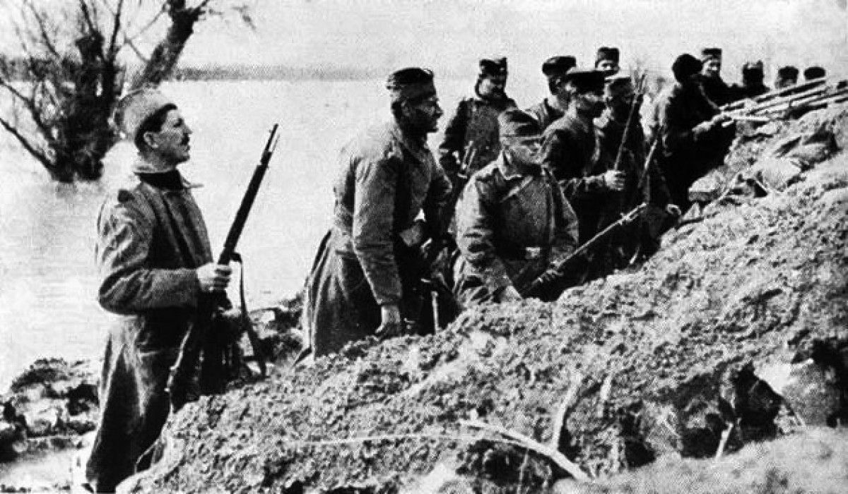 Soldats serbis a punt d'entrar en combat el 1914.