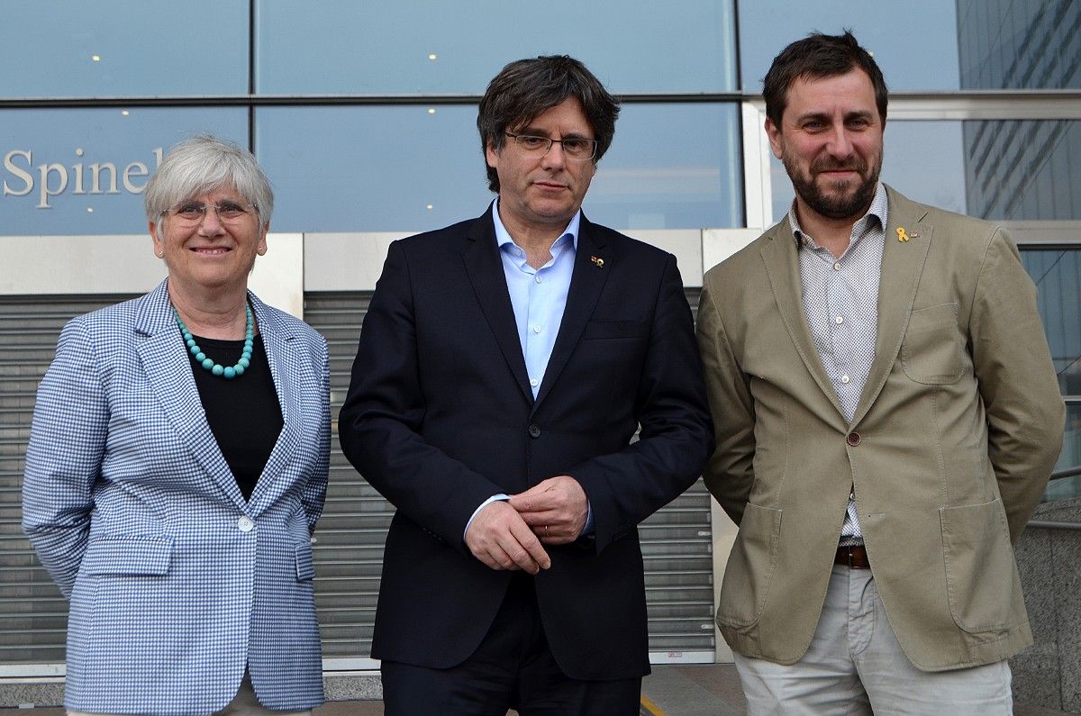 Carles Puigdemont, Toni Comín i Clara Ponsatí, en una imatge d'arxiu a Brussel·les
