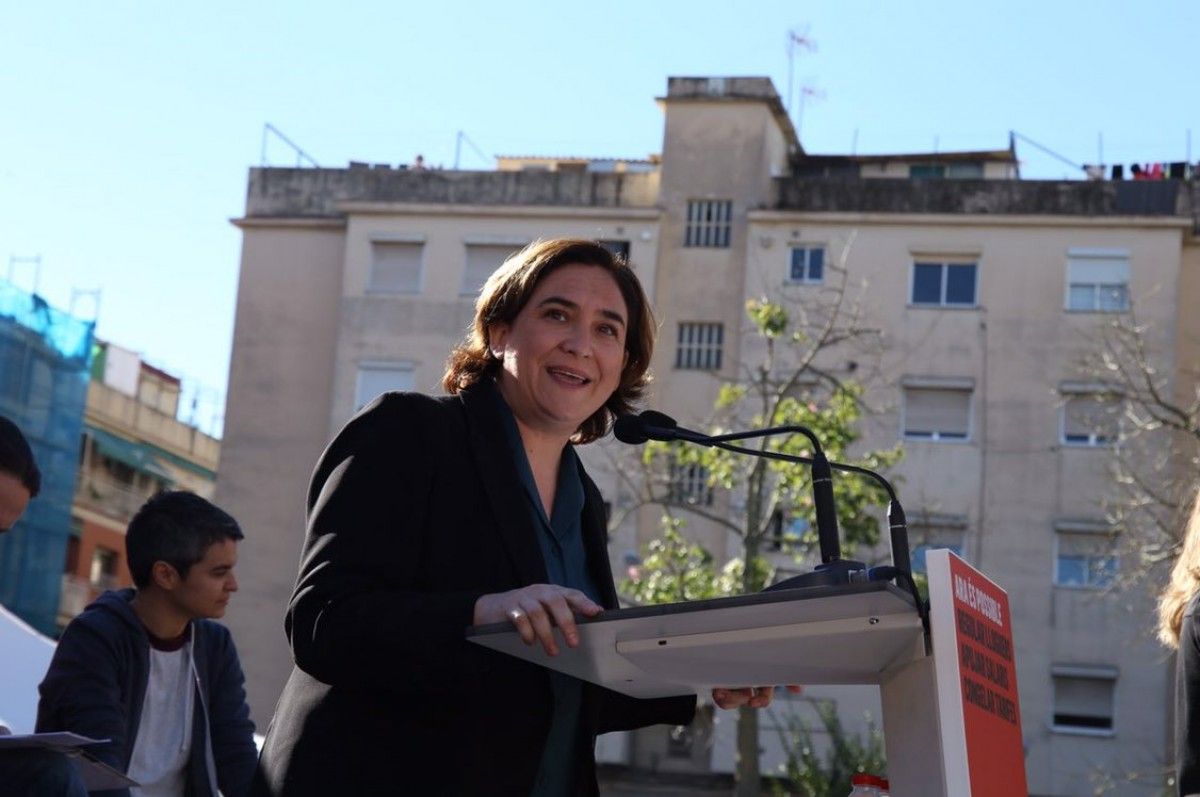 L'alcaldessa de Barcelona, Ada Colau, al míting a Nou Barris amb Pablo Iglesias