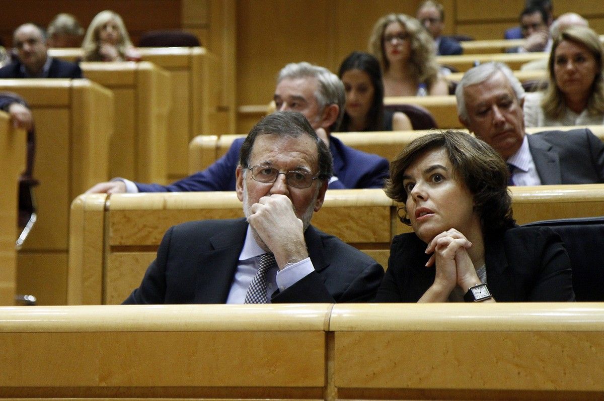 El president del govern espanyol, Mariano Rajoy, i la vicepresidenta Soraya Sáenz de Santamaría