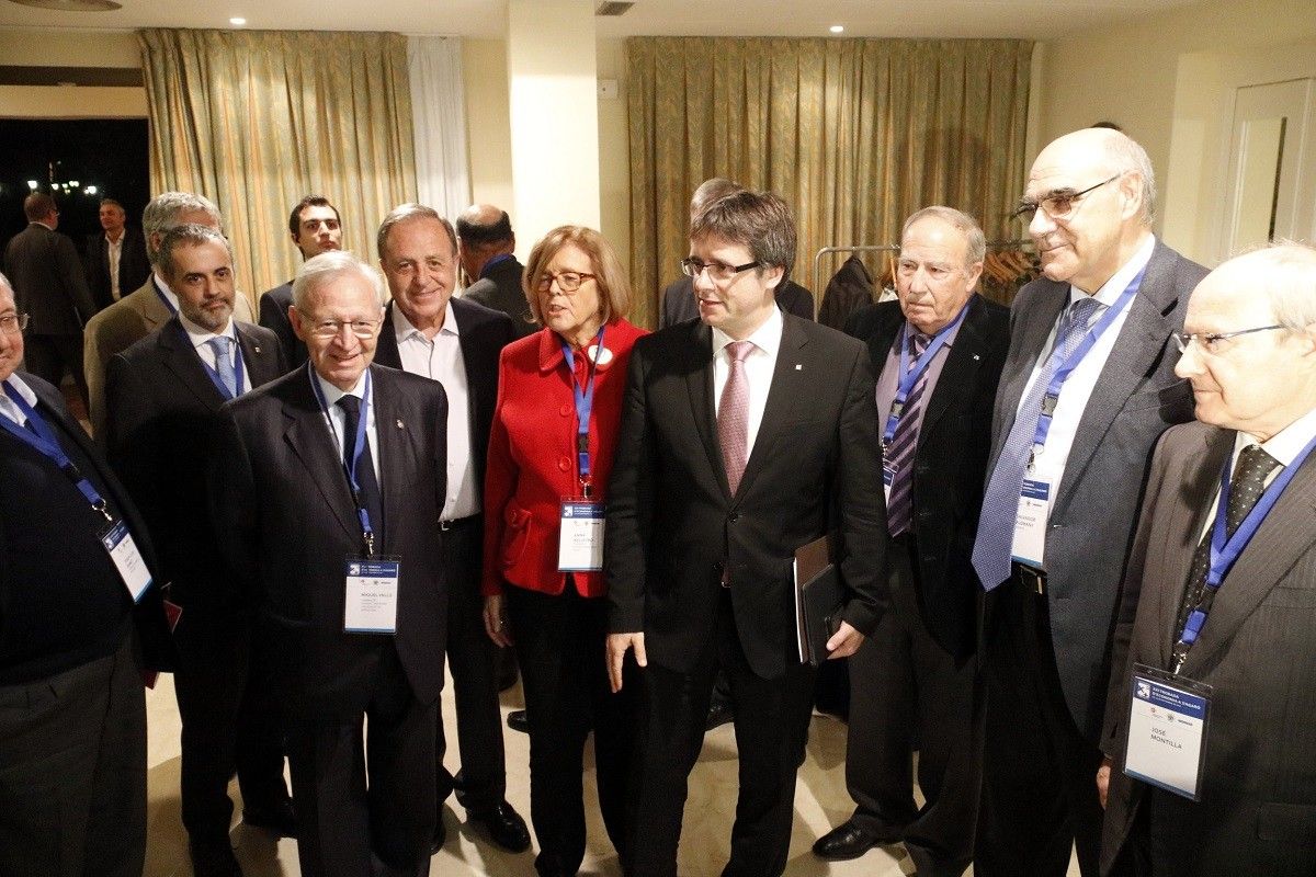 El president de la Generalitat, Carles Puigdemont, amb representants econòmics a S'Agaró