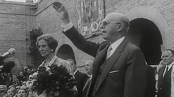 El dictador Francisco Franco en una de les seves darreres visites a Barcelona. de Montjuïc de Barcelona el 1970.