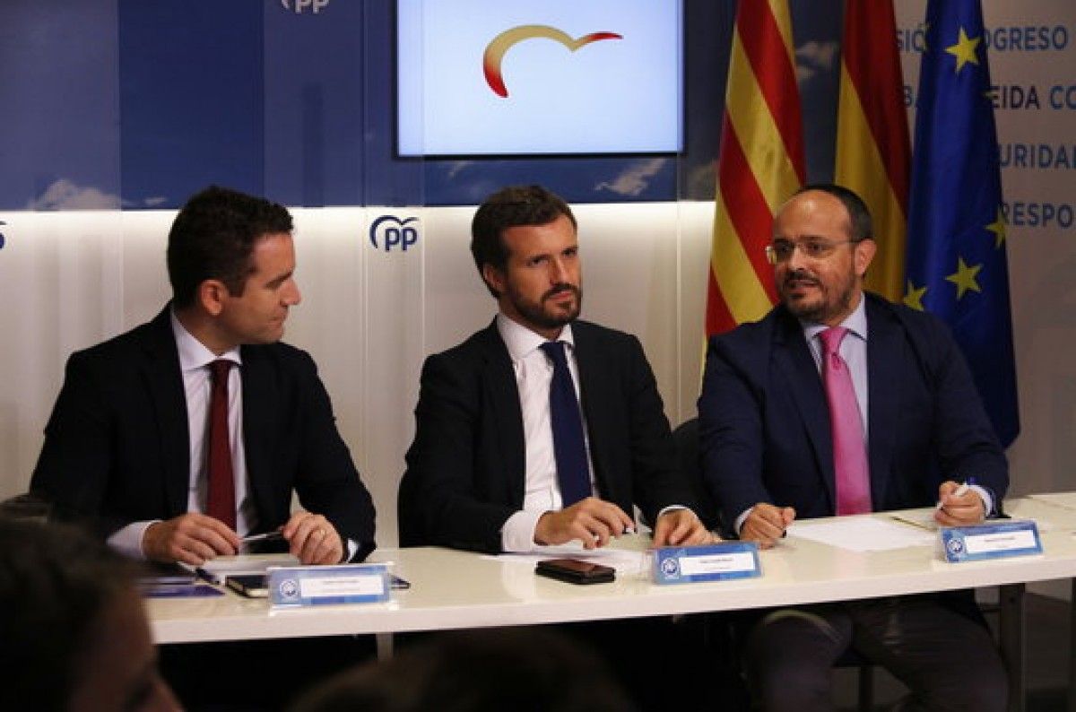 Teodoro García Egea, Pablo Casado i Alejandro Fernández, avui a la seu del PP a Barcelona.