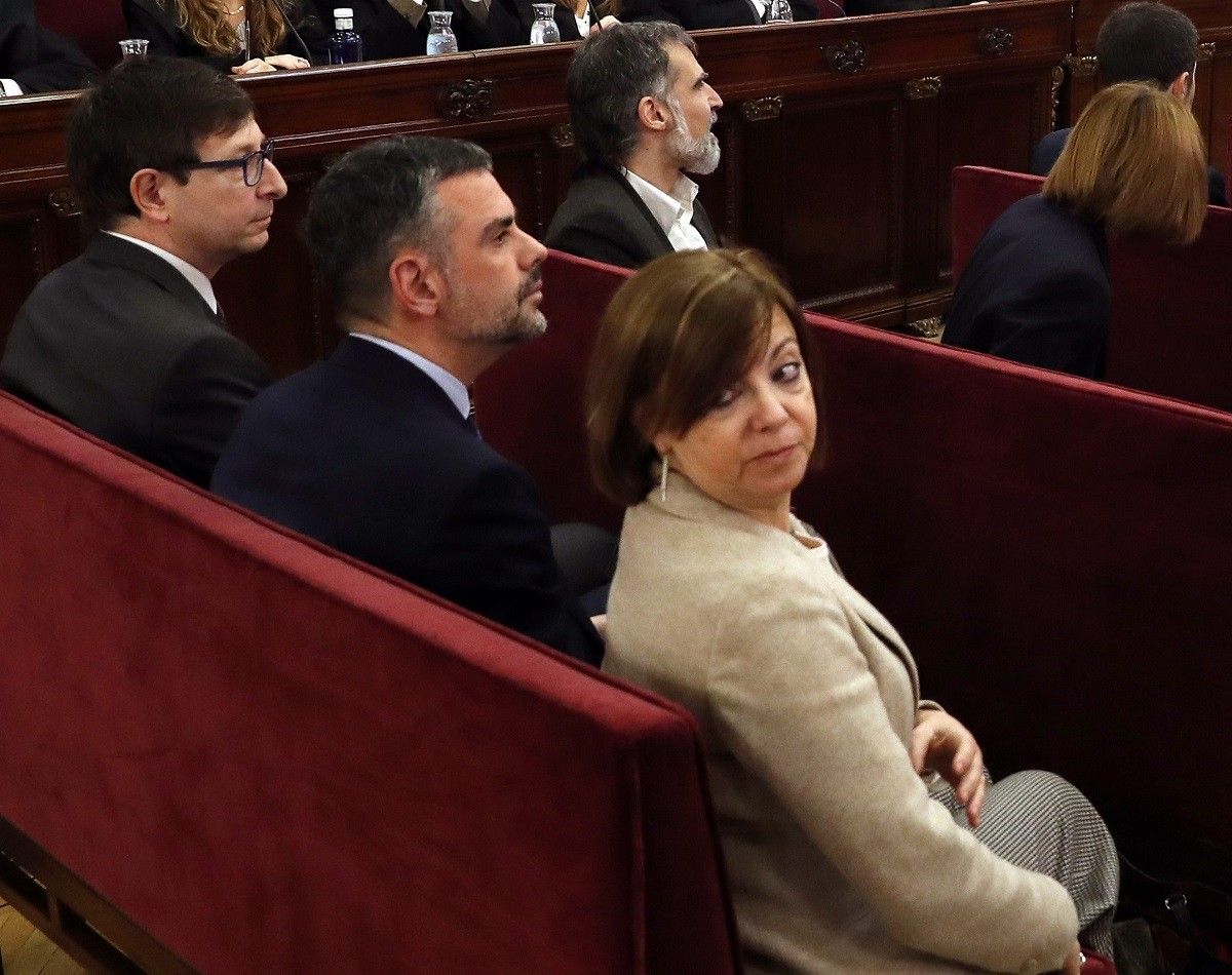 Meritxell Borràs, amb Santi Vila i Carles Mundó, al judici de l'1-O