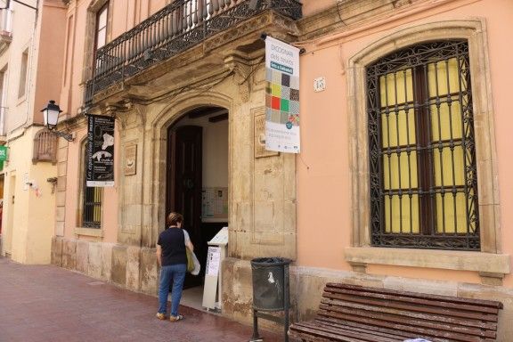 Entrada del Museu d'Història de Sabadell.