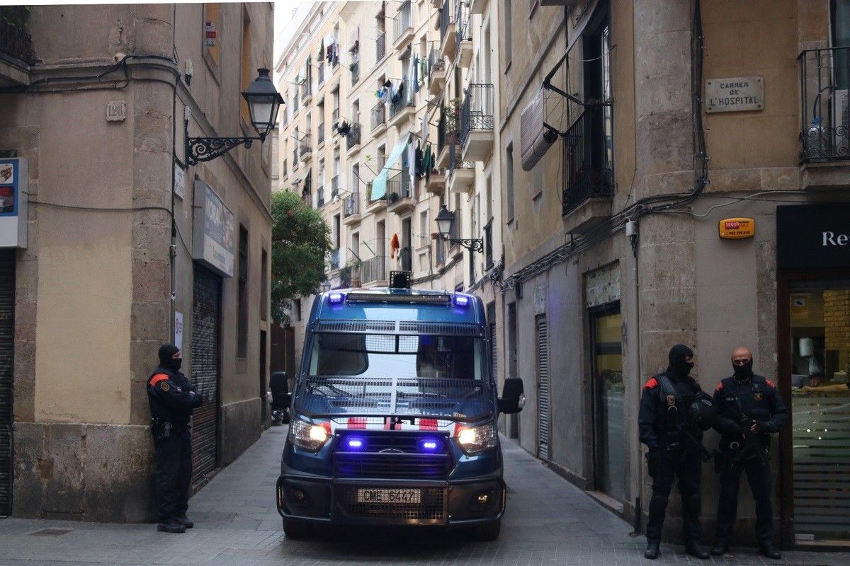 Operació policial contra el narcotràfic a Ciutat Vella.