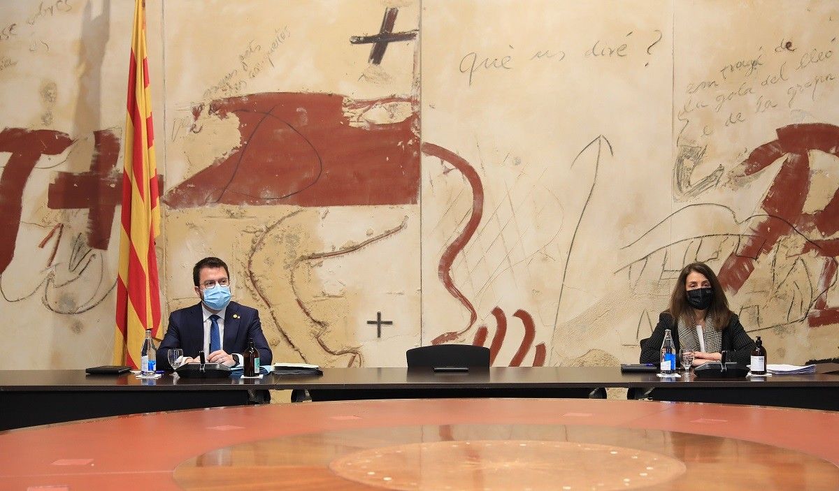 Pere Aragonès i Meritxell Budó, en la reunió del Govern del 23 de febrer del 2021.
