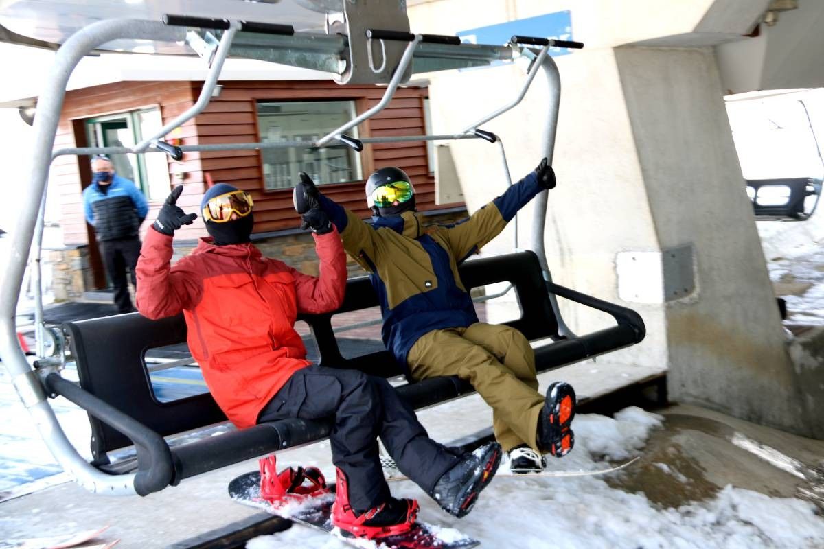 Dos esquiadors, aquest desembre, a l'estació aranesa de Baqueria Beret.