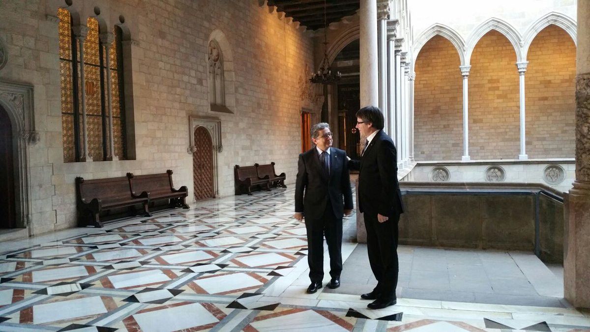 Carles Puigdemont i Enric Millo al Palau de la Generalitat