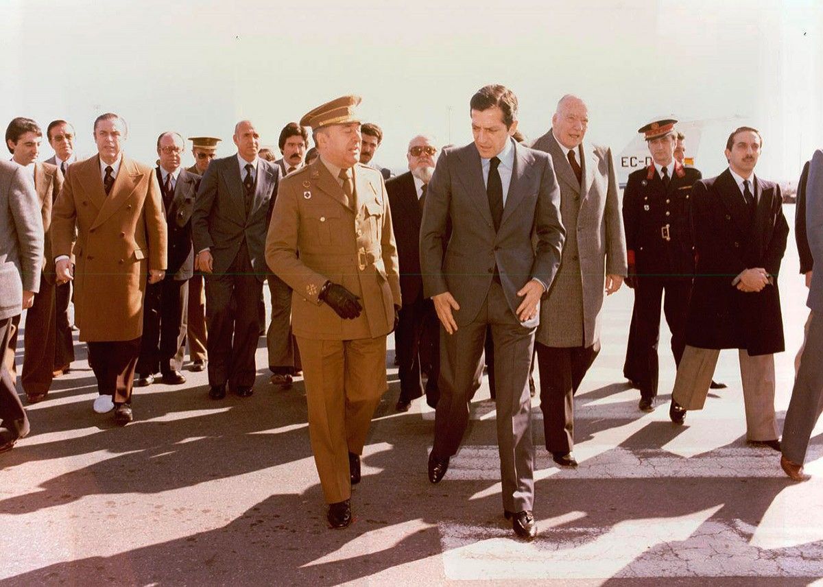 Suárez en una visita a Barcelona amb Tarradellas i el capità general Ibáñez Freire