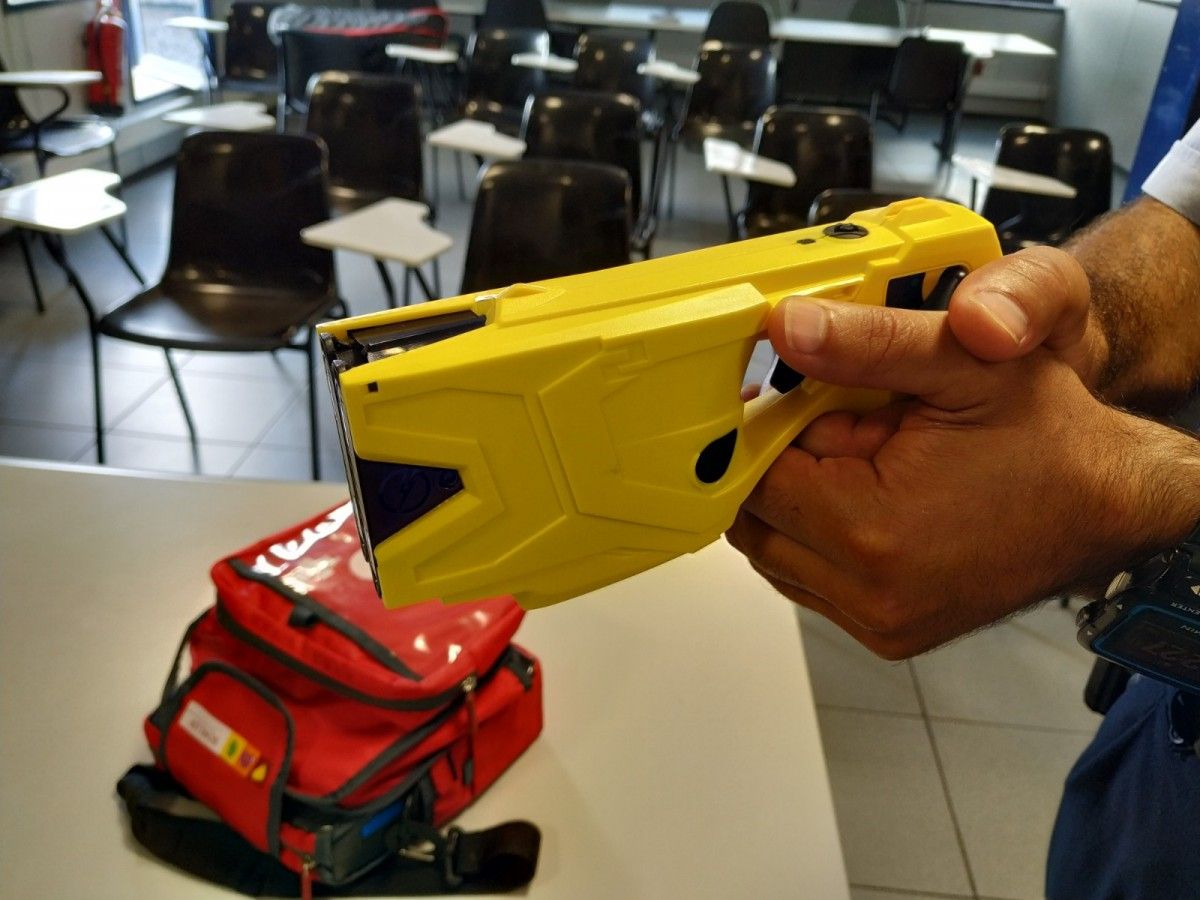 Pistola elèctrica que hi ha a la comissaria dels Mossos d'Esquadra a Granollers
