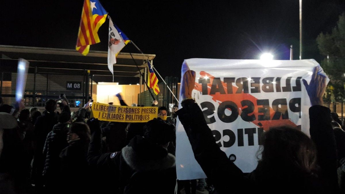 Manifestació a Lledoners després de l'anunci de vaga de fam 