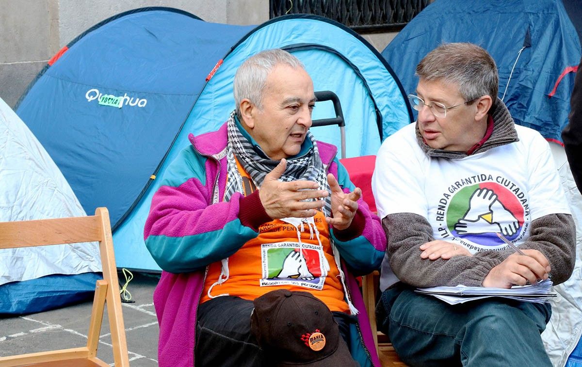 Dues persones integrants del grup en vaga de fam