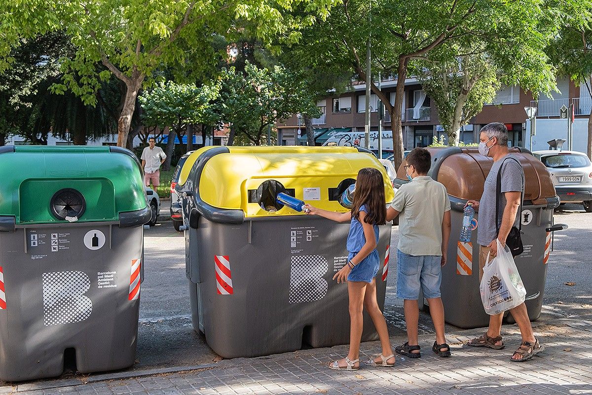 Veïns reciclant a Barcelona