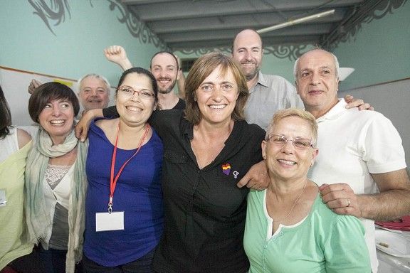 Marisol Martínez amb el seu equip celebrant els resultats