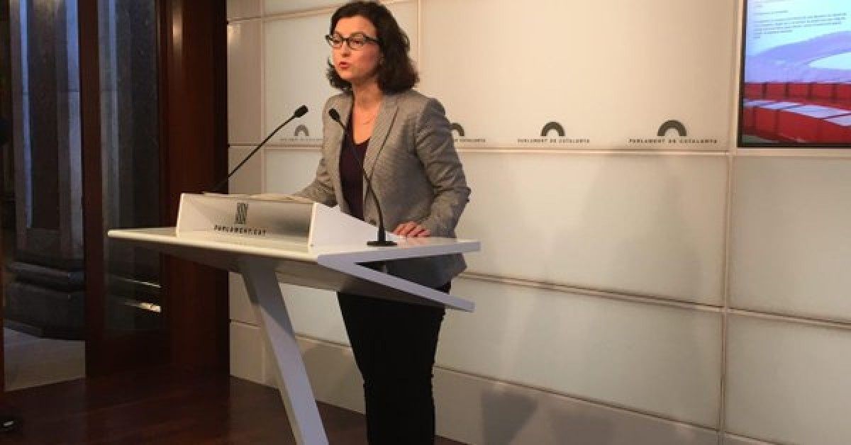La portaveu parlamentària del PSC, Eva Granados, en roda de premsa al Parlament