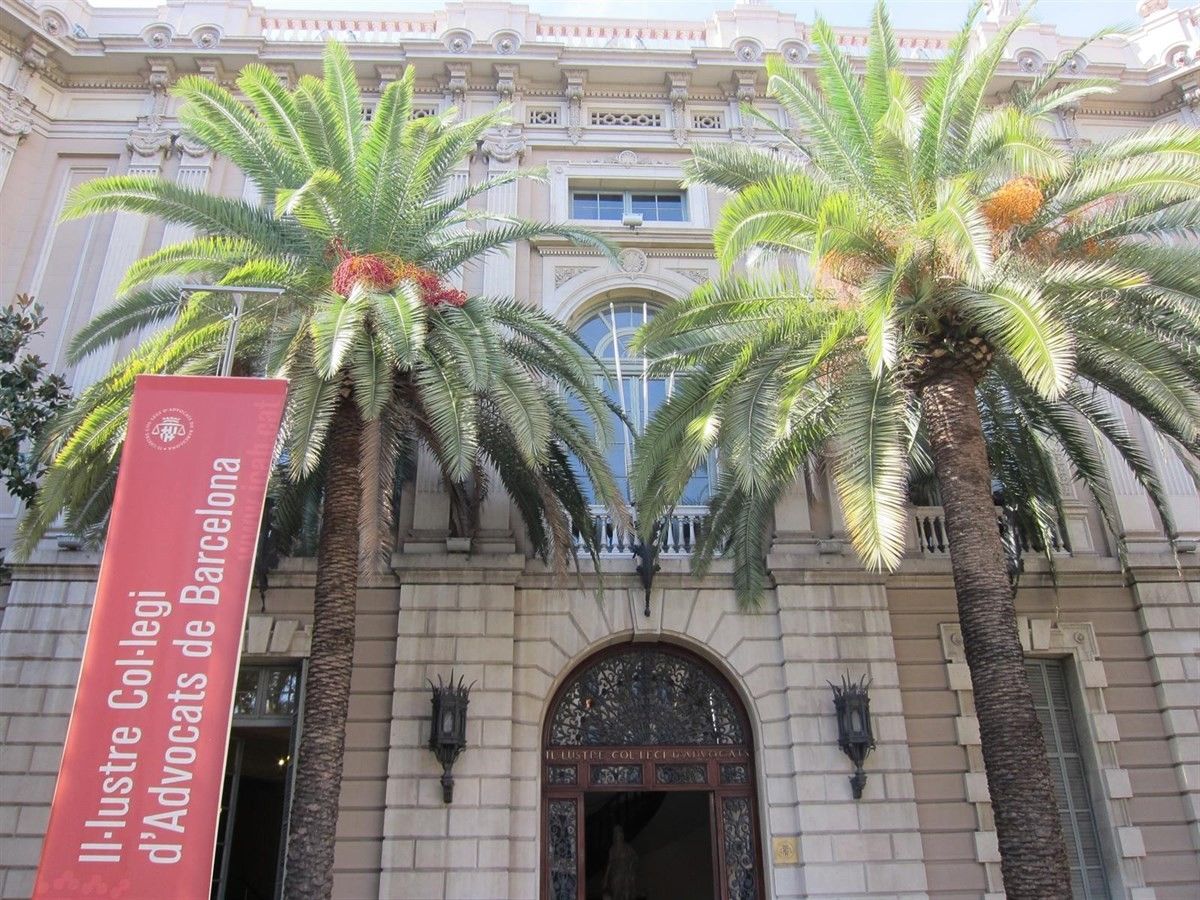 Façana del Col·legi d'Advocats de Barcelona.