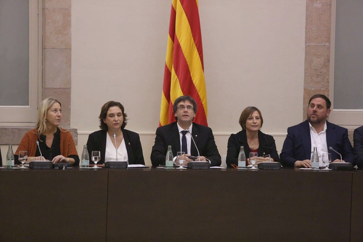 Munté, Colau, Puigdemont, Forcadell i Junqueras, a la cimera pel referèndum