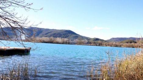 L'estany de Banyoles a les daerreies de 2017.