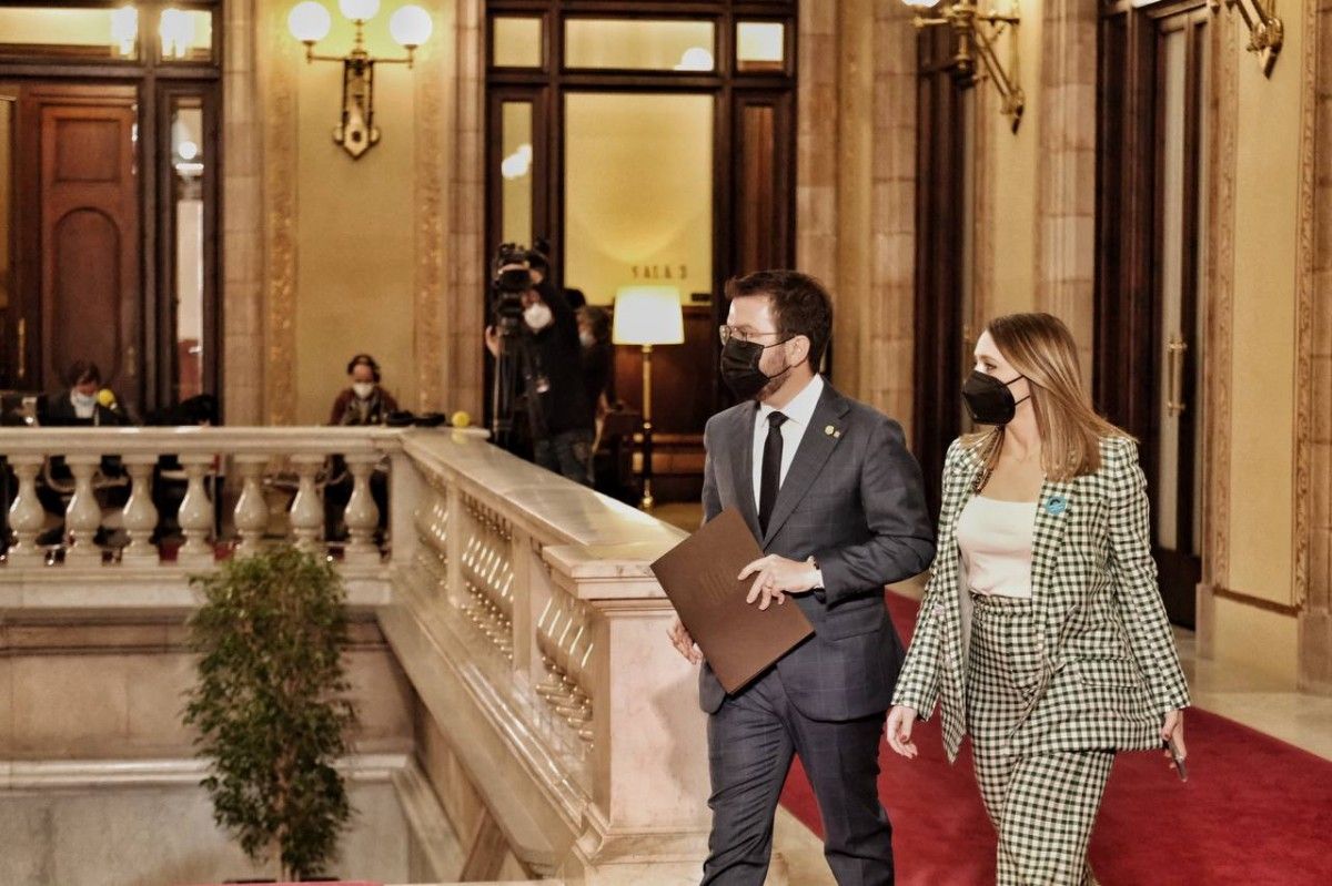 Pere Aragonès i la seva esposa Janina Juli al Parlament aquest dimarts