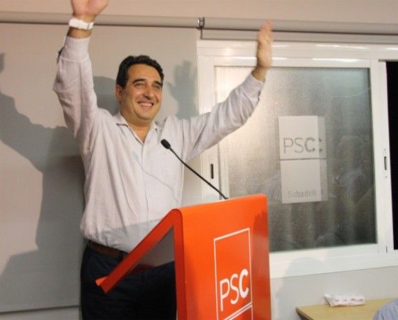 Bustos al 2011 després de guanyar les eleccions a Sabadell