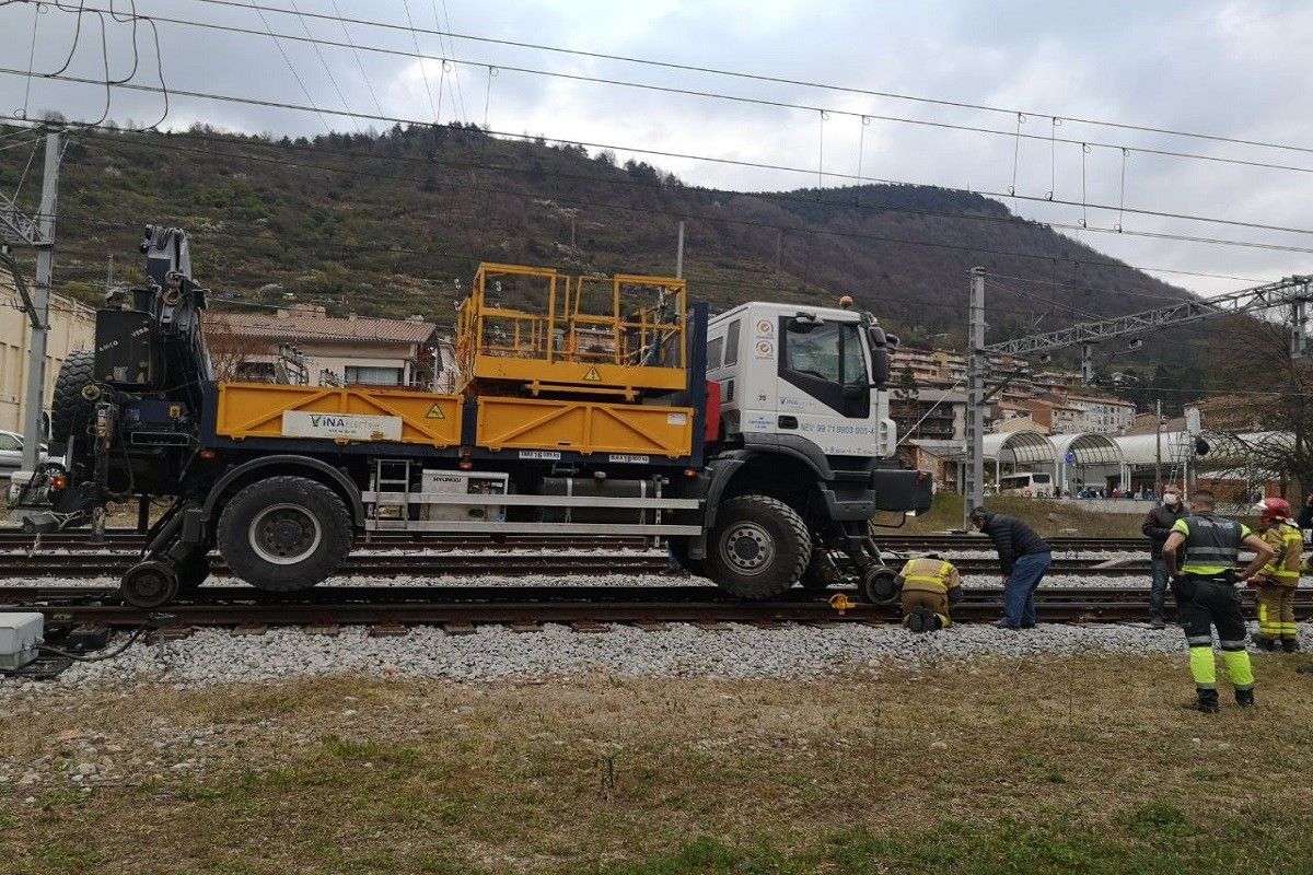 El camió de treballs ferroviaris ha quedat aturat a Ripoll