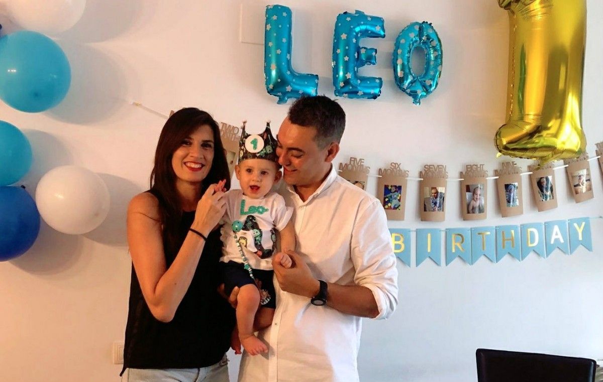 La Mònica i l'Òscar celebrant el primer aniversari d'en Leo