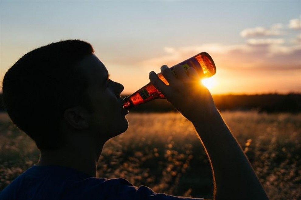 El consum moderat d'alcohol provoca problemes a llarg termini