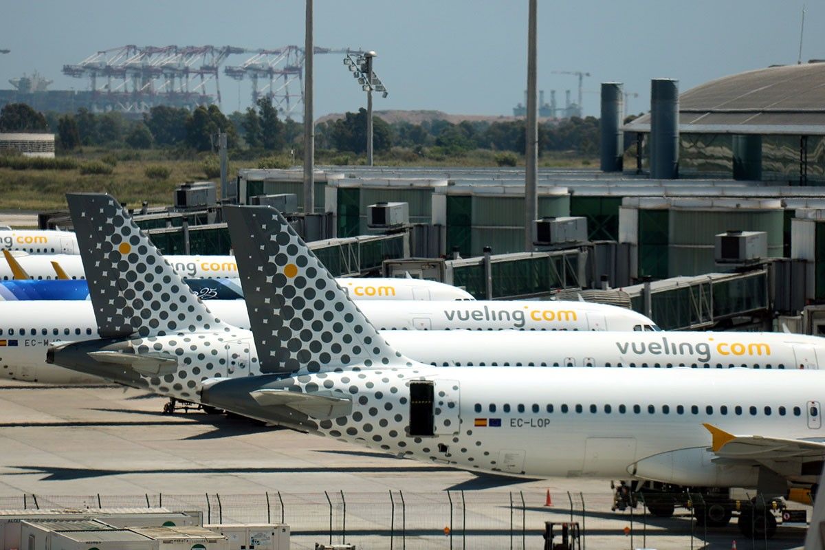 Avions aturats a l'aeroport del Prat.