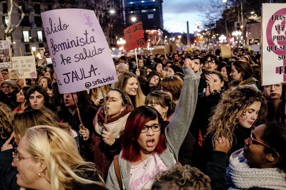 Una manifestació feminista al passeig de Gràcia