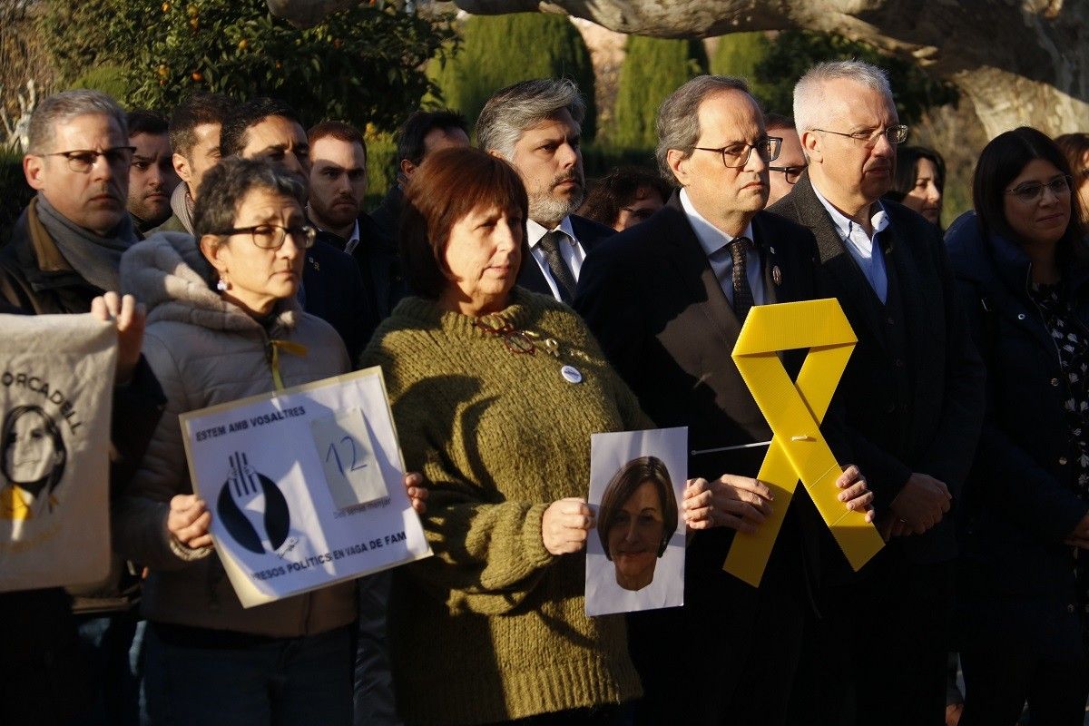 El president de la Generalitat, Quim Torra, fa costat als presos a les portes del Parlament