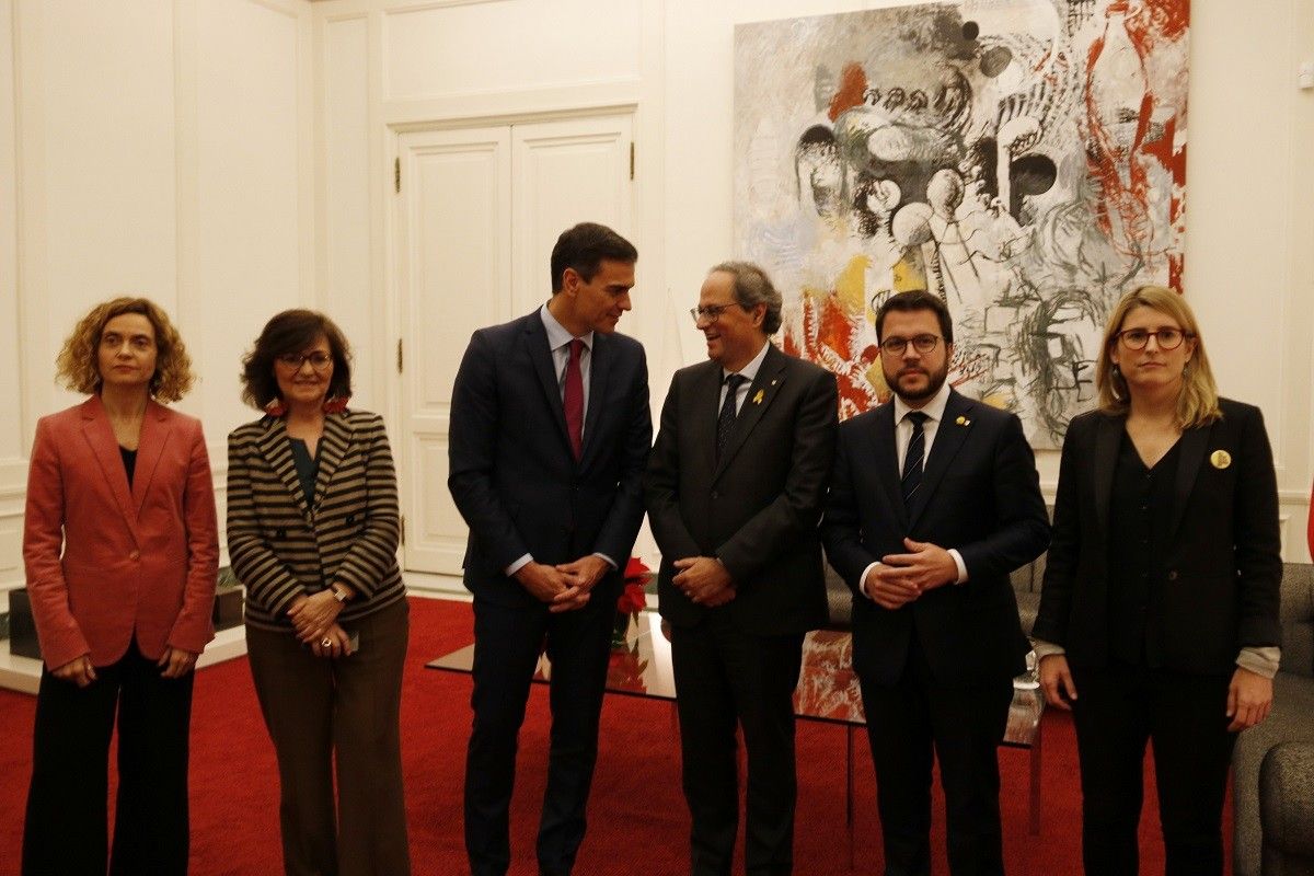 Batet, Calvo, Sánchez, Torra, Aragonès i Artadi després de la trobada entre governs.