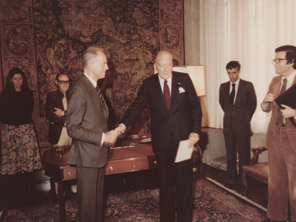 Josep Tarradellas amb els eus consellers Manuel Ortínez i Josep Maria Bricall quan era president.