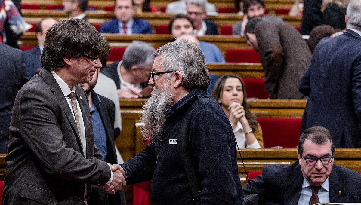 Joan Garriga saluda a Carles Puigdemont, en una imatge d'arxiu