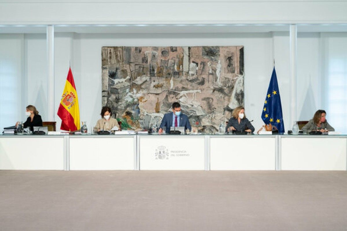 Pedro Sánchez i els vicepresidents en el consell de ministres d'avui.